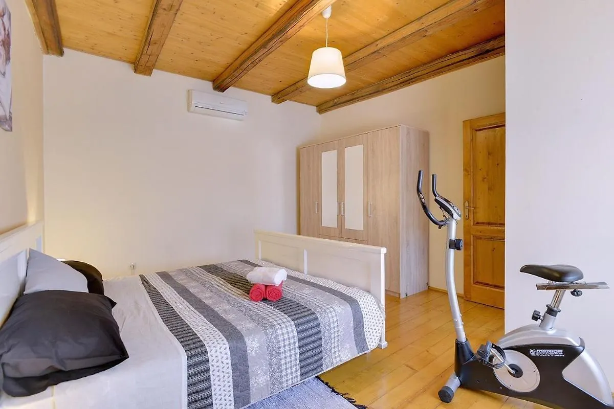 Holiday Home Batelani Barban 0*,